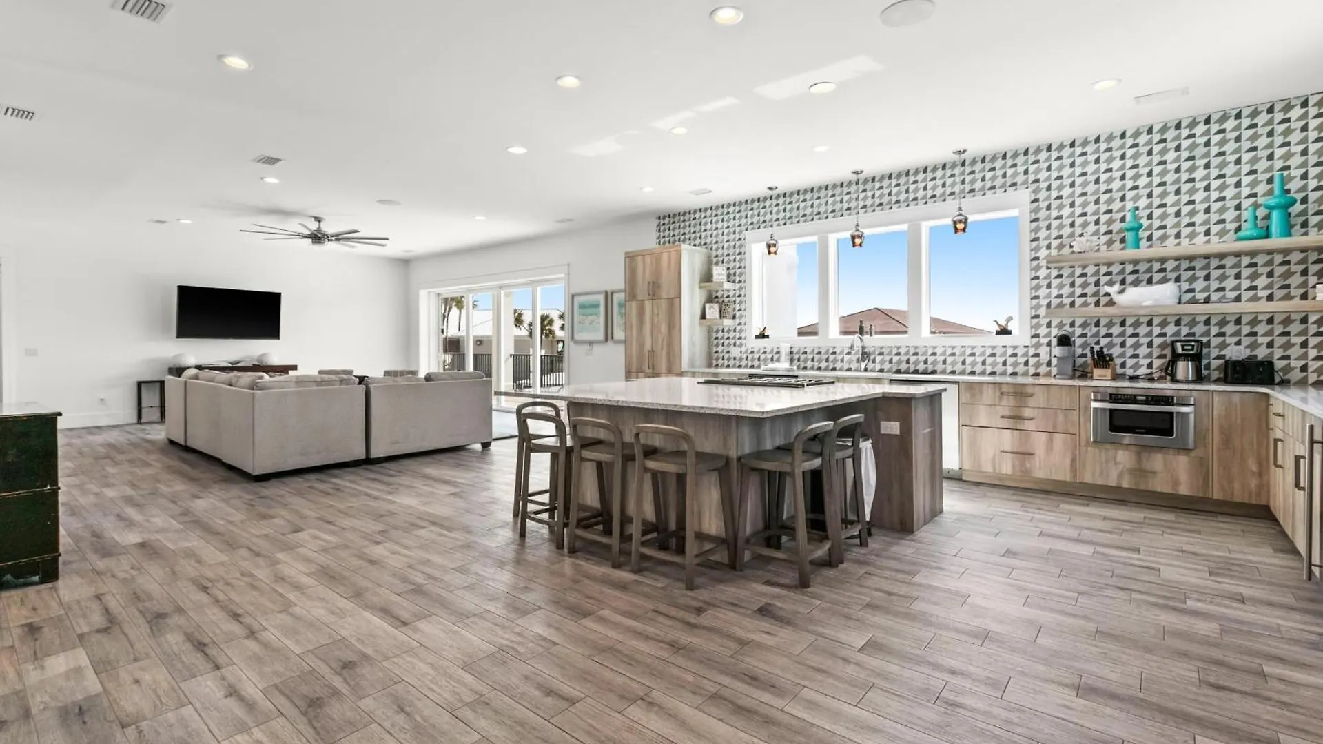 Bourbon Beach - Your Dream Vacation Destination Destin
